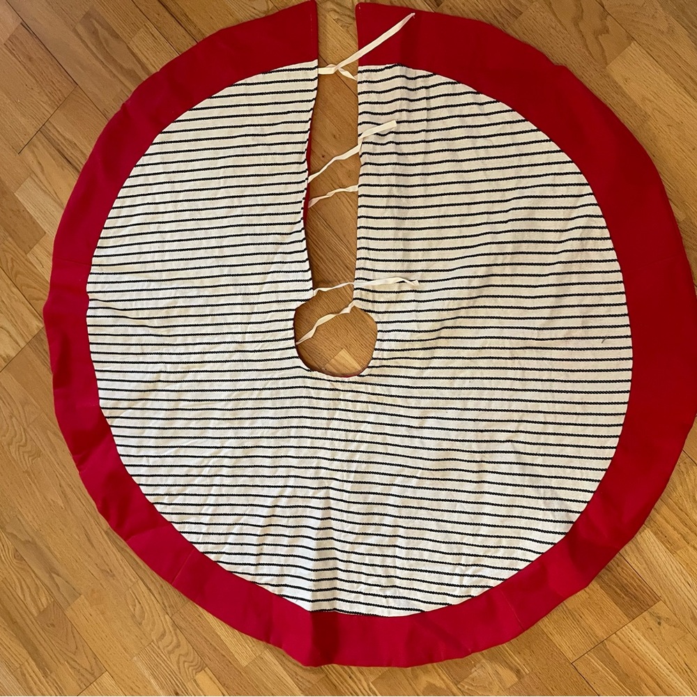 Wondershop Red and White Tree Skirt